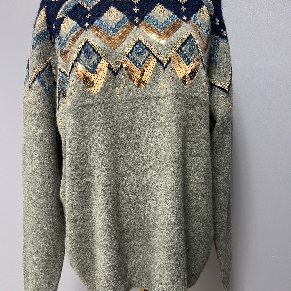 Elegant Chevron Knit Sweater - Navy and Gold